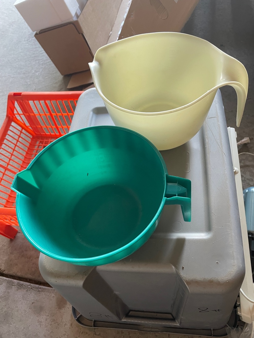 Multi-Use Mixing Bowls Set - Green and Cream. 2 for $8